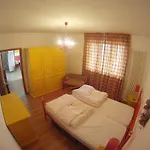 Red House Conditioned Whit Pool Enchanting View *
