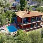 Appartamento Red House Conditioned Whit Pool Enchanting View Malcesine