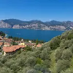 Red House Conditioned Whit Pool Enchanting View Malcesine