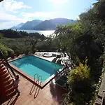 Red House Conditioned Whit Pool Enchanting View Malcesine