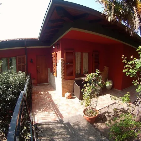 Red House Conditioned Whit Pool Enchanting View Appartamento *