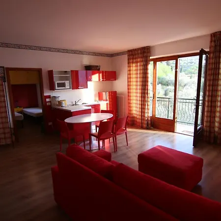 Red House Conditioned Whit Pool Enchanting View