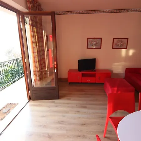 Red House Conditioned Whit Pool Enchanting View *