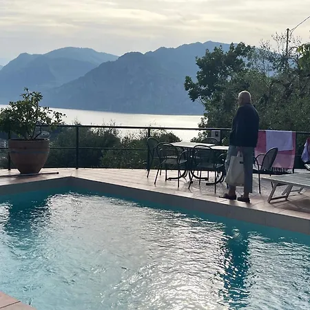 Διαμέρισμα Red House Conditioned Whit Pool Enchanting View *