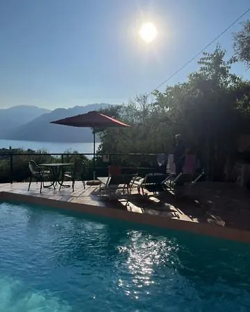 Red House Conditioned Whit Pool Enchanting View * Μαλτσεζίνε