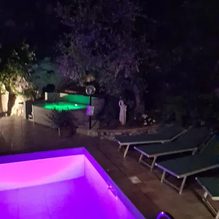 Διαμέρισμα Red House Conditioned Whit Pool Enchanting View