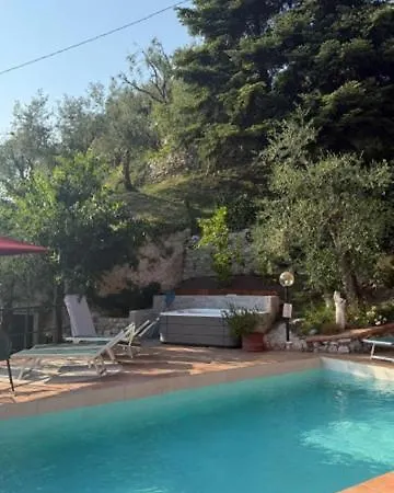 Red House Conditioned Whit Pool Enchanting View 公寓 马尔切西内