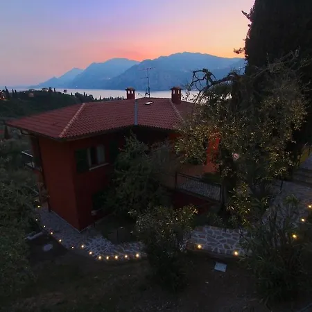 Red House Conditioned Whit Pool Enchanting View Malcesine