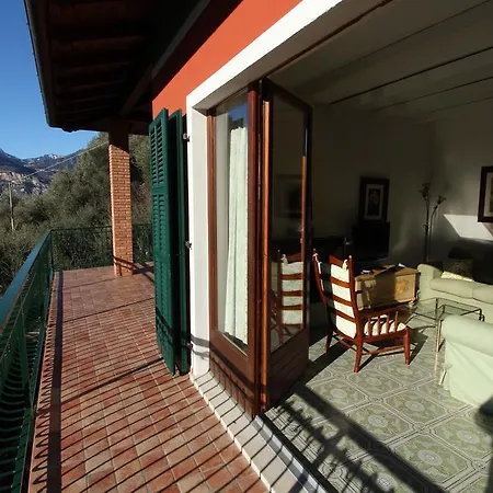 Red House Conditioned Whit Pool Enchanting View