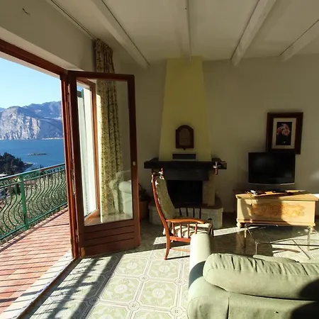Red House Conditioned Whit Pool Enchanting View * Malcesine