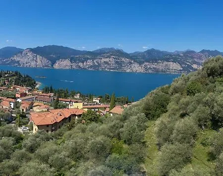 Red House Conditioned Whit Pool Enchanting View Malcesine