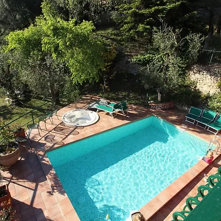 Red House Conditioned Whit Pool Enchanting View