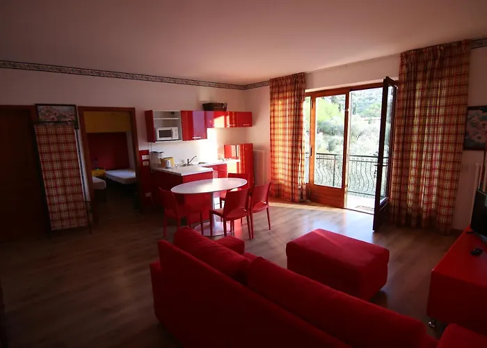 Red House Conditioned Whit Pool Enchanting View