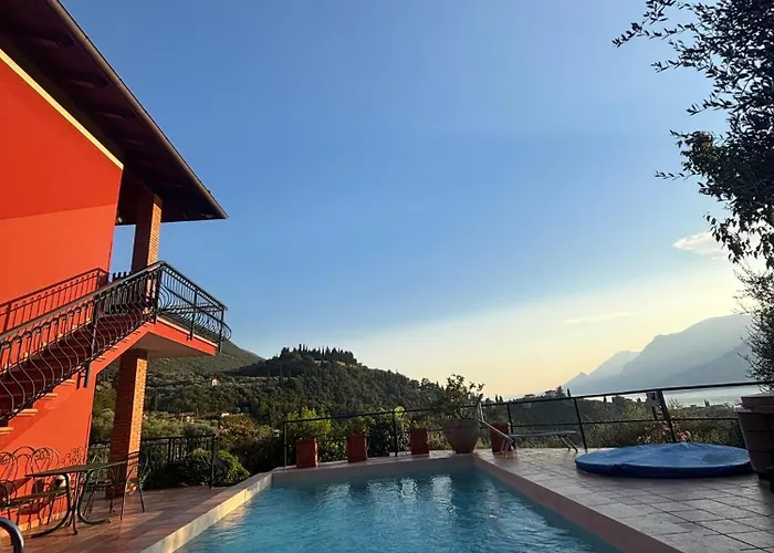 Red House Conditioned Whit Pool Enchanting View *