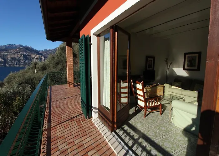 Red House Conditioned Whit Pool Enchanting View