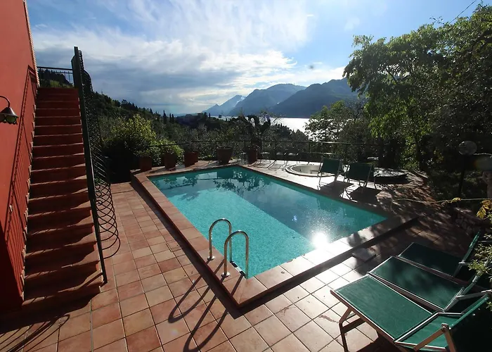 Apartamento Red House Conditioned Whit Pool Enchanting View Malcesine