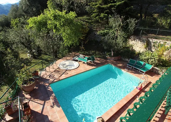 Red House Conditioned Whit Pool Enchanting View