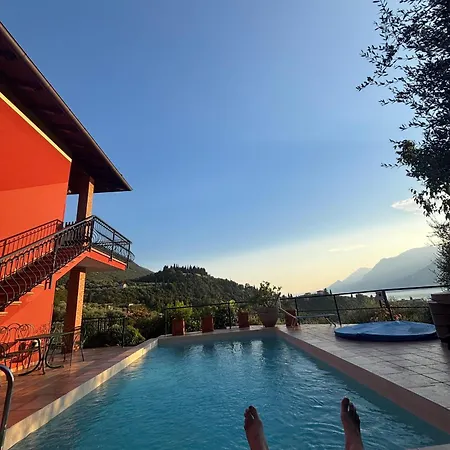 Red House Conditioned Whit Pool Enchanting View *
